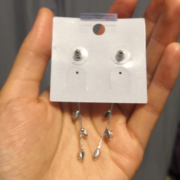 Sterling silver leaves earrings - Picture 3 of 4